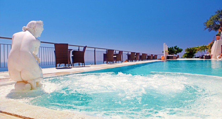 Residence con piscina in Costiera Amalfitana.