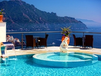 Residence con piscina ad Amalfi.